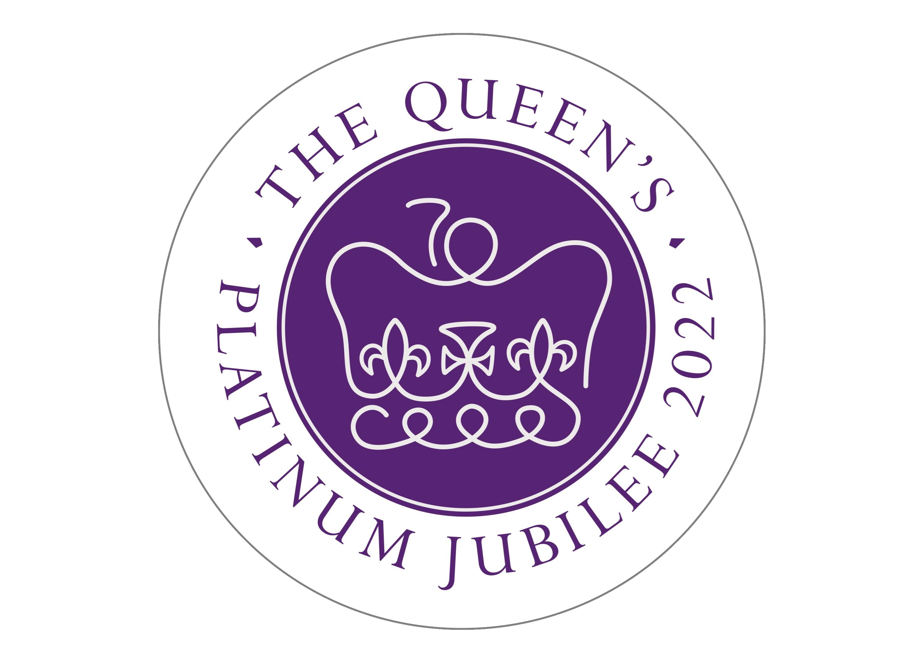 Large printed cake topper to celebrate the Queen's Platinum Jubilee 2022